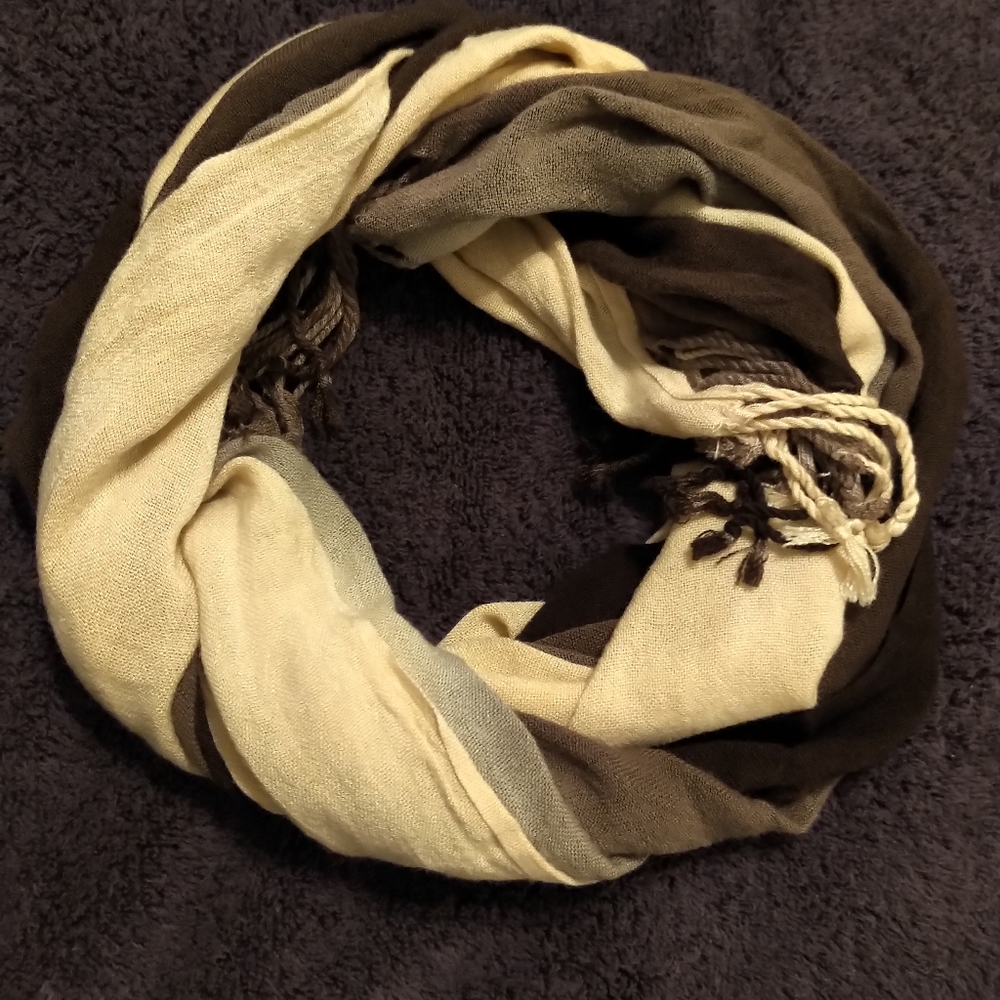 Multi-tone scarf - Picture 3 of 3
